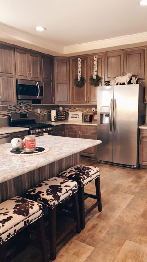 County Home Decor Ideas, Cute Room Decor Western, Simple Western Kitchen, Kitchen Western Decor, Western House Kitchen, Western Home Decor Living Room Southwestern Style Ideas, House Interior Western, Small Country Home Decor, Rustic Western Kitchen Decor