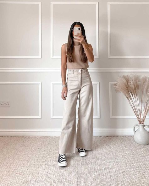 Beige Jeans Outfit, Rome Outfits, Straight Jeans Outfit, Jeans Outfit Spring, Wide Leg Jeans Outfit, Wide Leg Pants Outfit, Casual Work Outfits Women, Jeans Outfit Fall, Beige Outfit