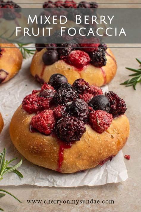 Savory bread turned sweet! Fruit focaccia is studded with berries, sprinkled with rosemary, and finished with sugar. #focaccia #sweetbread #berrydesserts #breakfastideas Fruit Focaccia Bread, Banana Breakfast Recipes, Healthy Dessert Options, Healthy Brunch Recipes, Banana Breakfast, Focaccia Recipe, Fruit Bread, Bisquick Recipes, Fruit Toppings