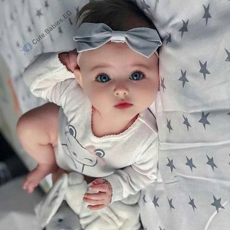 Cute Babies on Instagram: “Follow us for daily posts of nice, angelic babies. ❣ ---------------------------------- .babiesss - ❤ ❤❤ Source: @just.cute.kids #babys…” Cute Babies Photography, Baby Wallpaper, Foto Baby, Baby Outfits, Baby Photoshoot