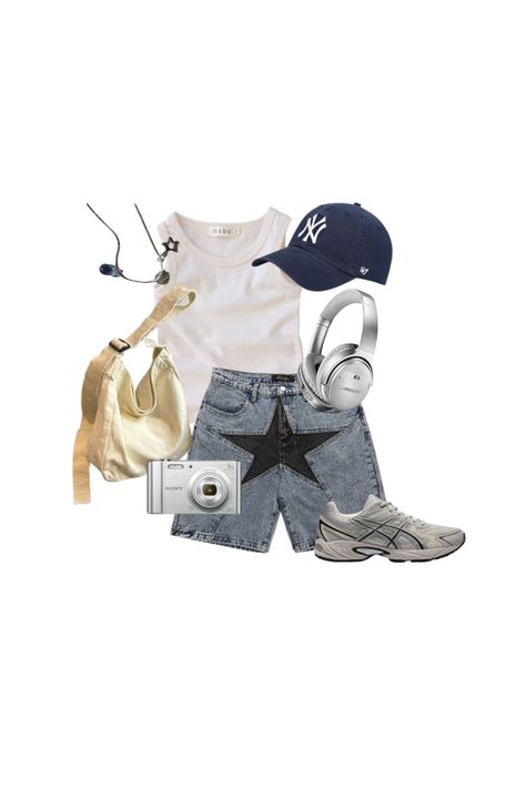 Navy Blue Hat Outfit, Hat Outfit Streetwear, Street Ware Outfits, Blue Tote Bag Outfit, Bose Headphones Outfit, Yankee Hat Outfits Women, Canvas Tote Bag Outfit, New York Yankees Hat Outfit, Cute Streetwear Outfits