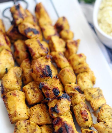 These Curry Chicken Skewers are so fabulous! If you're a curry lover you will go crazy over these. A simple week night meal! Curry Chicken Skewers, Cheese Crescent Roll Recipes, Yellow Curry Chicken, Teriyaki Chicken Wings, Kabob Skewers, Yellow Curry, Pecan Chicken, Baked Chicken Tenders, Meatless Main Dishes