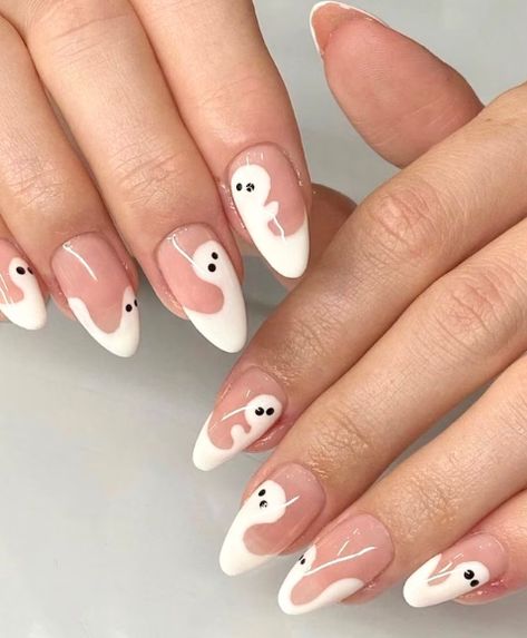 white ghosts nail designs Creepy Nails, Kids Nails, Holloween Nails, Halloween Acrylic, Cute Halloween Nails, Halloween Acrylic Nails, Cute Simple Nails, Halloween Creepy, Eye Nails