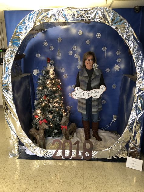 Christmas Snowglobe Snow Globe Themed Christmas Party, Lifesize Snow Globes, Snow Globe Office Cubicle, Snowglobe Office Decoration, Interactive Christmas Decorations, Igloo Door Decoration, Snow Globe Cubicle Decoration, Snow Globe Party Theme, Life Size Snow Globe Diy