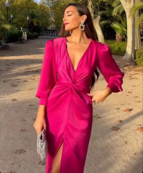 Conference Outfit, Rose Fushia, Soiree Dress, Gorgeous Outfits, Dressy Fashion, Bright Spring, Going Out Dresses, Women Clothes, Party Looks