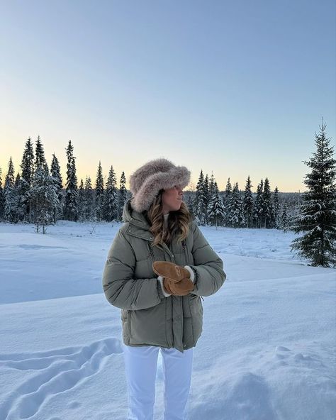 All Posts • Instagram Lapland Outfit Winter, Lapland Outfit, Ski Core, Europe Winter Outfits, Norway Fashion, Winter Outfits Snow, Iceland Winter, Chic Winter Style, Winter Instagram