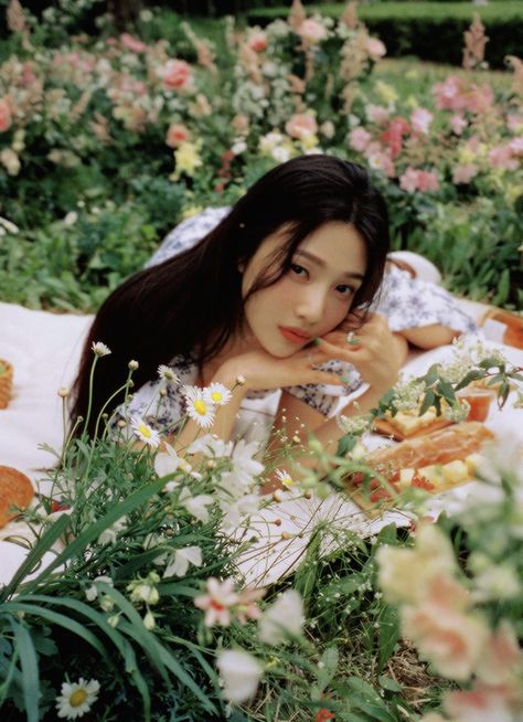 Pre Debut Photoshoot, Picnic Photo Shoot, Fairytale Photoshoot, Debut Photoshoot, Debut Ideas, Beautiful Photoshoot Ideas, Party Photoshoot, Spring Photoshoot, Flower Photoshoot