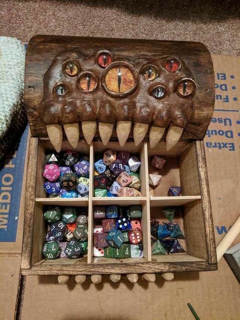 Dnd Room, Dnd Diy, Dnd Crafts, Nerd Crafts, Dnd Funny, Geek Crafts, Dungeons And Dragons Dice, Dice Box, Diy Roses