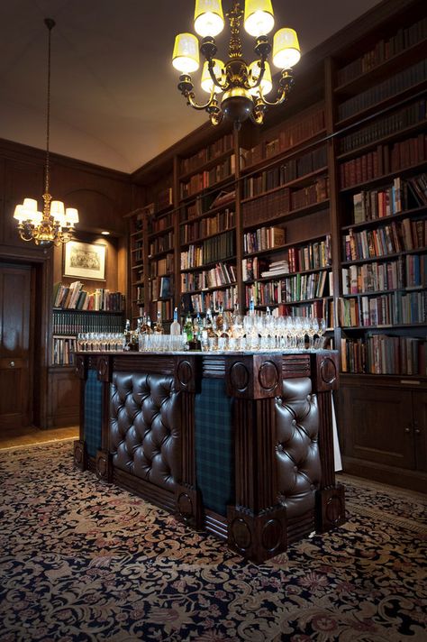 For my friend Tina, perfect spot to visit... Gentlemans Lounge, Masculine Room, Library Bar, Bar In Casa, Home Bar Design, Library Bookcase, Man Cave Home Bar, Home Bar Designs, Leather Chairs