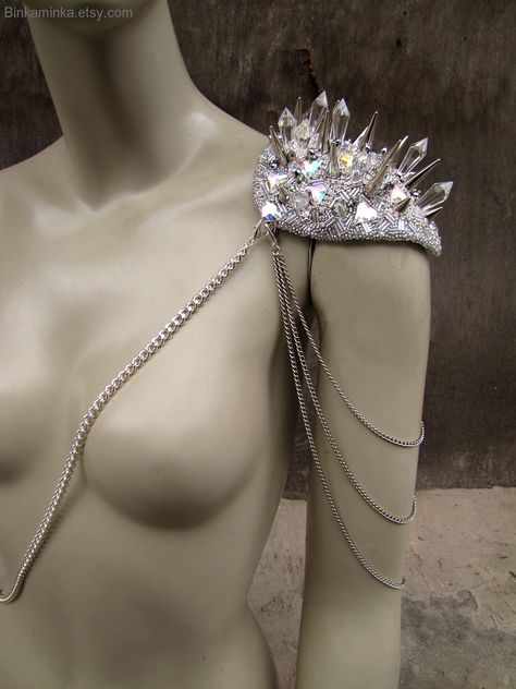 Crystal Fashion Inspiration, Crystal Shoulder Pads, Crystal Outfits, Crystal Harness, Crystal Clothes, Crystal Outfit, Crystal Armor, Crystal Costume, Apocalyptic Fashion