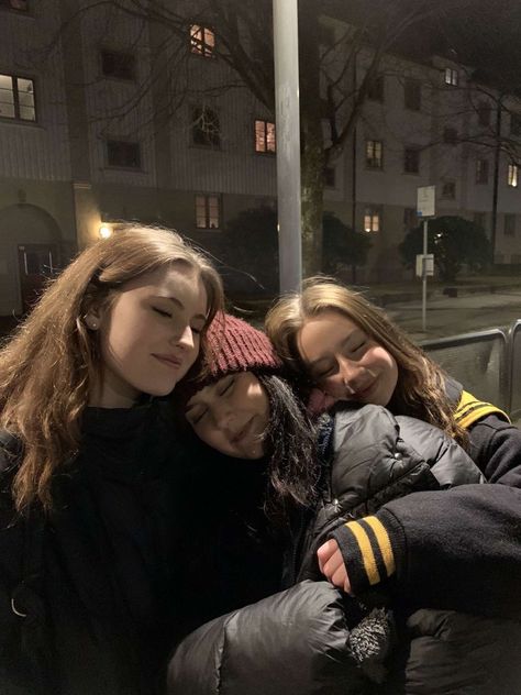 Pierce Aesthetic, Group Picture Poses, Three Best Friends, Three Girls, Friend Pictures Poses, Female Friendship, Best Friends Aesthetic, Cute Friend Pictures, Winter Vibes