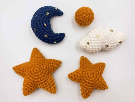 Free Crochet Mobile Patterns, Crochet Baby Mobile Free Pattern, Crochet Mobile Baby, Diy Baby Mobile Tutorial, Crochet Star Pattern, Baby Mobile Crochet, Crochet Baby Mobile, Crochet Crib, Mobile For Baby