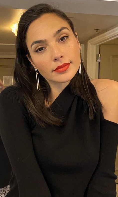 Gal Gabot, Gal Gardot, Gals Photos, Gal Gadot Wonder Woman, Beautiful Goddess, Girl Celebrities, Beautiful Picture, Gal Gadot, Daily Dose