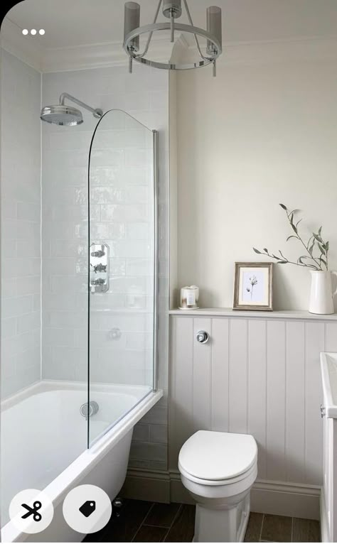 Cornforth White Farrow And Ball, Cottage Bathroom Inspiration, Small Bathroom Styles, Cosy Bathroom, Small White Bathrooms, Cottage Style Bathrooms, Cornforth White, Cottage Bathroom Ideas, Bathroom Paneling