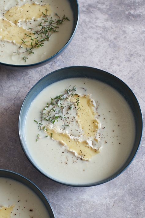 Easy Cauliflower Soup, Cauliflower Soup Recipe, Christmas Soup, French Soup, Creamy Cauliflower Soup, Cauliflower Soup Recipes, Easy Cauliflower, Creamy Cauliflower, Cauliflower Soup