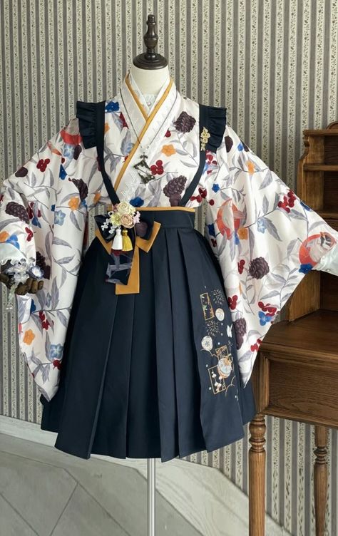 freak of nature Japanese Traditional Clothing, Cats Playing, Shopping Link, Dress History, Cute Dress Outfits, Japanese Dress, Exotic Fashion, Japanese Street Fashion, Japanese Outfits