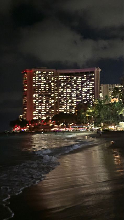 Nightlife Aesthetic, Hawaii Pictures, Ideal Life, Backgrounds Phone, Backgrounds Phone Wallpapers, Hawaii Vacation, Oahu Hawaii, Night Lights, Honolulu