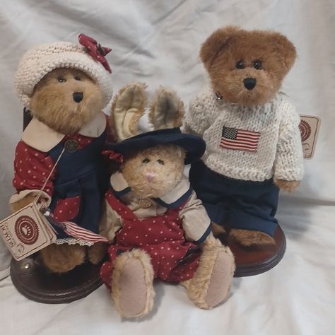 Nwt Boyd Bears Bailey And Friends Spring 2002 Collection Plush. Baily, Emily And Edmund Have Been Stored In A Climate Controlled Environment And In Mint Condition. A Great Edition To Americana Decor Or To Decorate For American Holidays. (Stands Not Included) Boyd Bears, American Holidays, Americana Decor, Boyds Bears, Teddy Bears, Mint Condition, Bears, Teddy Bear, Mint