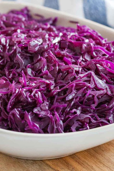 German Red Cabbage (Rotkohl) is a popular German side dish that is very easy to make from scratch! It tastes so aromatic with a distinctive sweet and sour flavor and makes a perfect side for a roast dinner together with spaetzle or potato dumplings. This recipe for braised red cabbage with apples is a family favorite! Sauteed Red Cabbage, Cooked Red Cabbage, German Red Cabbage, Red Cabbage With Apples, Cabbage Salad Recipe, Red Cabbage Recipes, Flower Indoor, Red Cabbage Salad, Braised Red Cabbage