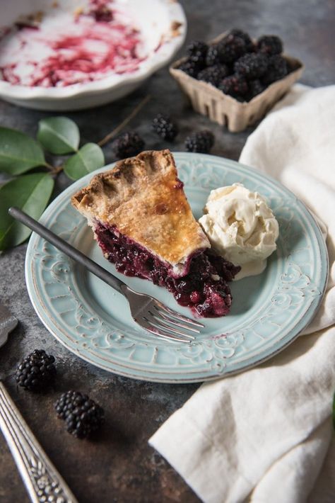 Filled with huge, sweet blackberries bursting with juice and baked in the most perfect, flaky, buttery pie crust, Homemade Blackberry Pie is as good to eat as it is to look at. Blackberry Pie Recipe, Marionberry Pie, Apple Crumble Pie, Buttery Pie Crust, Fruit Pies, Blackberry Pie, Recipe Aesthetic, Raspberry Pie, Pie Shop