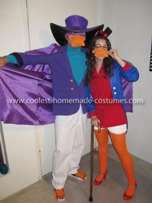 Homemade Darkwing Duck and Scrooge McDuck Couple Costume Scrooge Mcduck Costume, Duck Duck Goose Family Costume, Scrooge Mcduck X Glomgold, Unique Couple Costumes, Villains Costumes, Scrooge And Webby, Unique Couples Costumes, Dyi Costume, Duck Costume