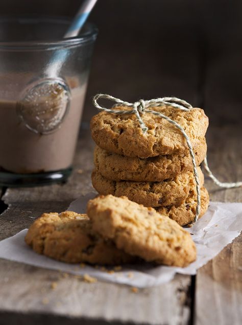 Cookies Advertising, Cookies Photography, Whipped Pumpkin, Food Photography Composition, Nut Cookies, Milk And Cookies, Cake Photography, Vanilla Cookies, Milk Cookies