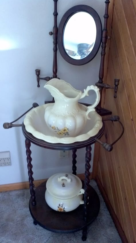 wash stand with pitcher and basin...and chamber pot!! Antique Wash Stand, Pitcher And Basin, Pitcher Decor, Chamber Pot, Antique Pitcher, Wash Stand, Pitcher Set, Cool House Designs, Wooden Stand