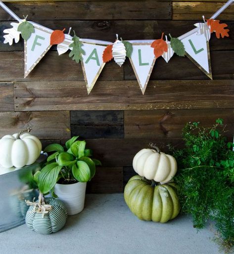 DIY Fall Banner with the Cricut Maker by Lindi Haws of Love The Day Diy Fall Banner, Diy Fall Ideas, Banner Svg, Fall Wood Signs, Thanksgiving Banner, Easy Fall Crafts, Fall Banner, Diy Case, Diy Thanksgiving