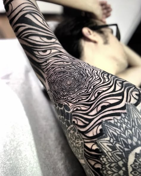 Dmt Visuals, Hannah Tattoo, Armpit Tattoo, Chest Tattoo Drawings, Trippy Tattoo, Abstract Tattoo Ideas, Eyes Tattoo, Medieval Tattoo, Flash Designs