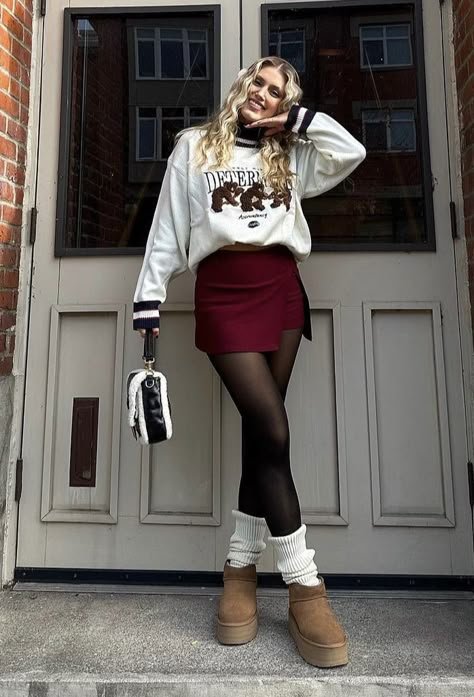 Ugg Christmas Outfit, Boots With Pantyhose Outfit, Ugg Brown Boots Outfit, Outfit With Platform Uggs, Socks Over Leggings Outfit Winter, Blue Knit Skirt Outfit, Winter Looks Aesthetic, Skirt Outfit With Tights, Dress With Uggs Outfit