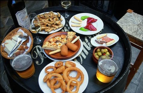 Granada, Spain - The best free Tapas with your Bebida in the world! Tapas Spain, Foodie Pics, Spain Food, Spanish Tapas, Gourmet Cooking, Signature Dishes, Spanish Food, Delicious Dishes, Blog Article