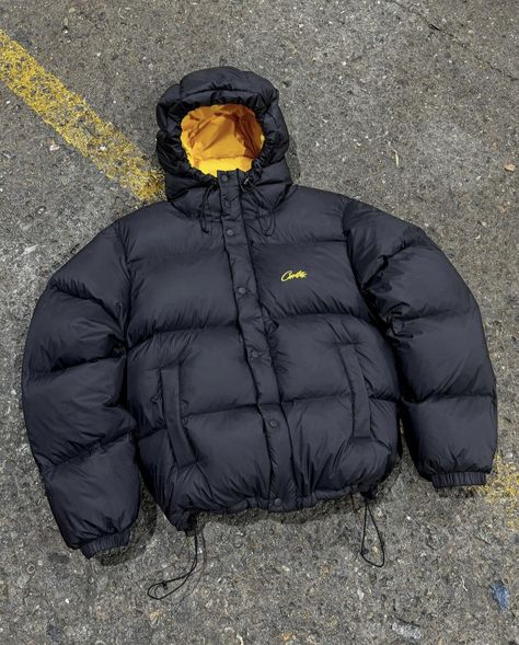 Uk Streetwear, Puffer Jacket Style, Puffer Jacket Outfit, Minimalist Fashion Men, Mens Outdoor Jackets, Winter Puffer Jackets, Aesthetic Grunge Outfit, Future Clothes, Streetwear Aesthetic