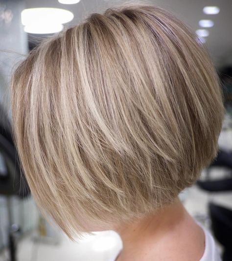 Straight Textured Creamy Blonde Bob Unstyled Short Haircuts, Celebrity Short Hairstyles, Short Layered Hairstyles, Blonde Balayage Bob, Short Layered Bob Haircuts, Cute Bob Hairstyles, Κούρεμα Bob, Short Layered Bob Hairstyles, Layered Bob Short