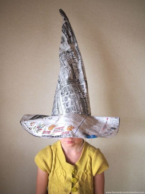 photo:thecardbordcollective.com Paper Witches, Cardboard Masks, Diy Hats, Cardboard Costume, Diy Newspaper, Witches Hats, Hat Diy, Baby Kostüm, Halloween Arts And Crafts