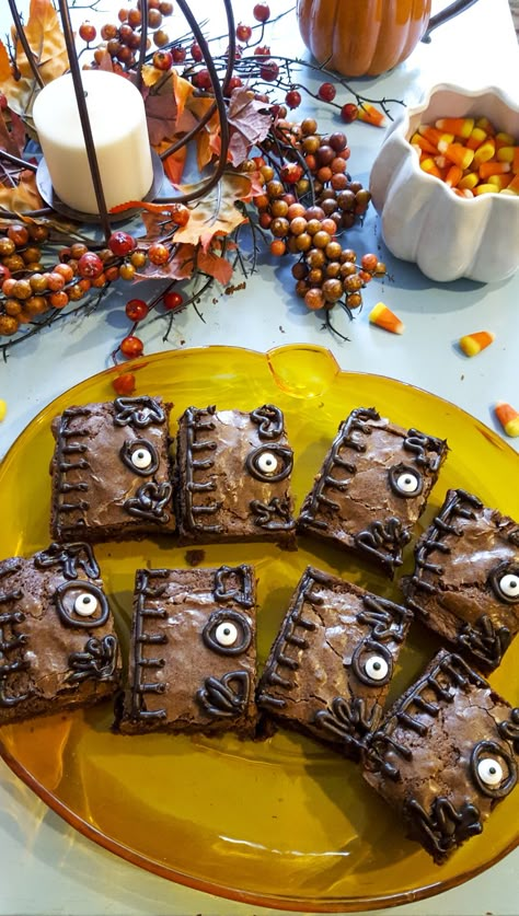 Postres Halloween, Recetas Halloween, Hocus Pocus Party, Halloween Movie Night, Casa Halloween, Halloween Food Treats, Halloween Sweets, Halloween Baking, Drinking Game