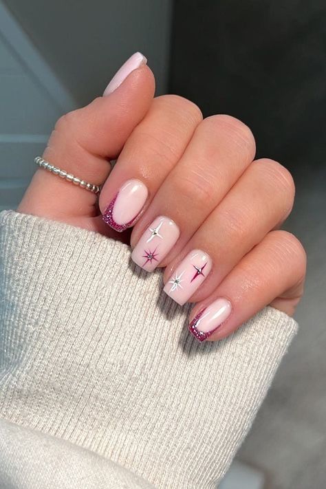 Star season 💫✨ Nail Stars Designs, Xmas Biab Nails, Star Nail Art Designs, New Years And Christmas Nails, Square New Years Nails, Square Nails Stars, Feb Nail Designs, Nail Art Short Square Nails, New Year Nails Short