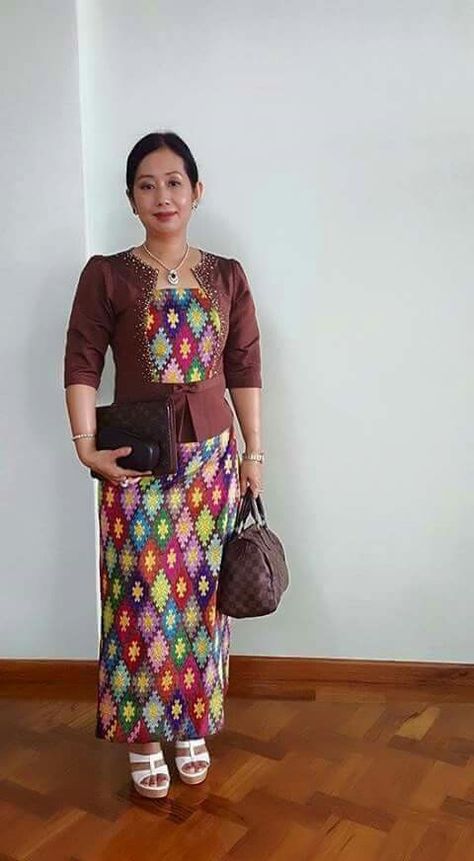 Kachin Traditional Dress Design, ကချင်ထည် Design, Kachin Dress Design, Kachin Dress, Myanmar Fashion, Pretty Dresses Casual, Myanmar Clothes, Burmese Clothing, Girls Dresses Sewing