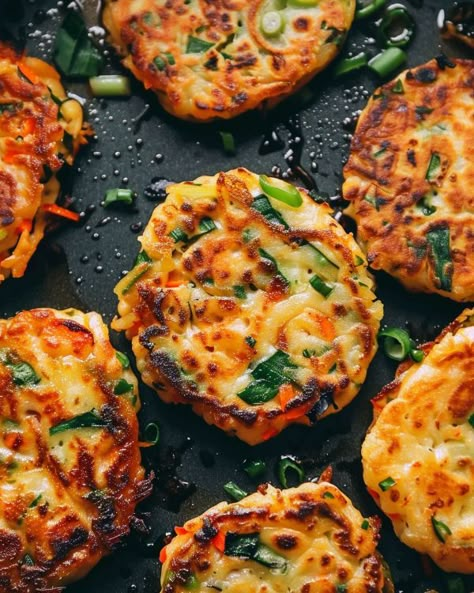 My Korean friend showed me this recipe, and wowzers! I had no idea it could taste this good! Vegetable Pancake, Korean Vegetables, Vegetable Pancakes, Korean Recipe, Grilled Cheese Recipes, Korean Dishes, Veggie Meals, Asian Inspired Recipes, Korean Recipes