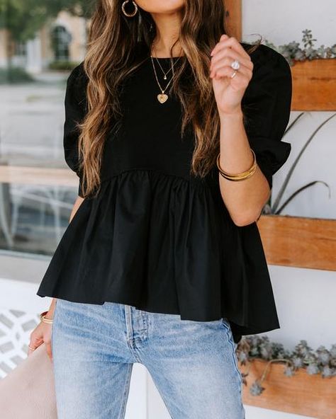 Boho Top Outfit, Puff Sleeve Top Outfit, Peplum Top Outfits, Black Puff Sleeve Top, Black Knit Top, Black Peplum, Trendy Fashion Tops, Puff Sleeve Top, Outfits Casuales