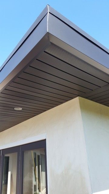 Roof Trim Ideas, Spandrel Ceiling Exterior, Exterior Soffit Ideas, Soffit And Fascia Color Ideas, Overhang Roof Ideas, Soffit Ideas Exterior, Soffit Ideas, Roof Soffits, Box Gutter