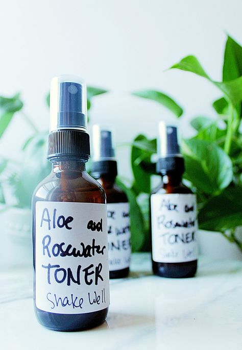 This homemade DIY facial toner recipe with witch hazel and lavender and chamomile essential oils is the best natural way to keep your skin hydrated. Keep living young and learn how to make this simple, soothing toner with natural gentle astringent properties and humectants for deep hydration. Perfect for dry, sensitive skin -- a better, affordable alternative to apple cider vinegar and Thayer's! #naturalskincare #diyskincare #facialtoner #toner #skincare Diy Rose Water Toner, Facial Toner Recipe, Diy Skin Toner, Homemade Rose Water, Rose Water Diy, Toner Skincare, Face Mist Spray, Diy Toner, Rose Toner