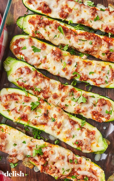 This low-carb Lasagna Stuffed Zucchini is the comfort food that won't weigh you down. Get the recipe at Delish.com. #recipe #easy #easyrecipes #delish #lasagna #zucchini #cheese #lowcarb #lowcarbrecipe #lowcarbdiet #comfortfood #italian #tomato #beef #groundbeef Lasagna Stuffed Zucchini, Chicken Stuffed Zucchini, Zucchini Pizza Boats, Pizza Boats, Stuffed Zucchini Boats, Low Carb Lasagna, Zucchini Pizza, Supreme Pizza, Ground Chicken Recipes