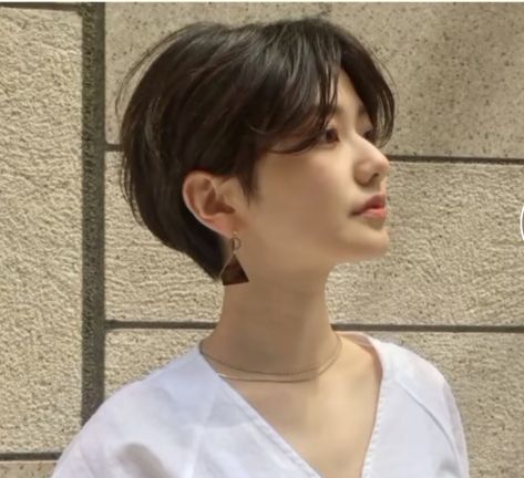 Short Hair Styles Boycut, Korean Pixie Haircut For Oval Face, Asian Boycut For Women, Boycut For Women Aesthetic, Short Hair Cuts For Teens Edgy, Short Teenage Haircut, Asian Short Pixie Haircut, Tomgirl Hairstyles, Korean Tomboy Haircut Round Face