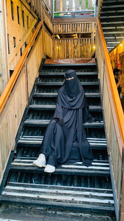 Borkha Pora Pic, Burkha Girl Dp, Grill Pic, Fb Pic, Muslimah Photography, Beautiful Eyes Images, Bussines Women Lifestyle, Phone Humor, Niqab Fashion