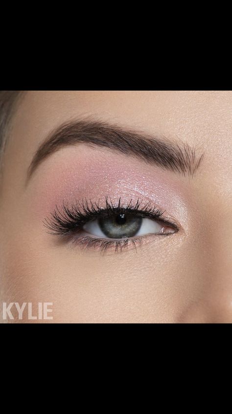 Light Pink And White Eyeshadow Looks, Powder Pink Eyeshadow, Soft Pink Wedding Makeup Natural Looks, Light Pink Glitter Eyeshadow, Light Pink Eyeshadow Palette, Light Pink Sparkly Eye Makeup, Light Shimmer Eyeshadow, Light Barbie Makeup, Light Pink And Silver Eye Makeup