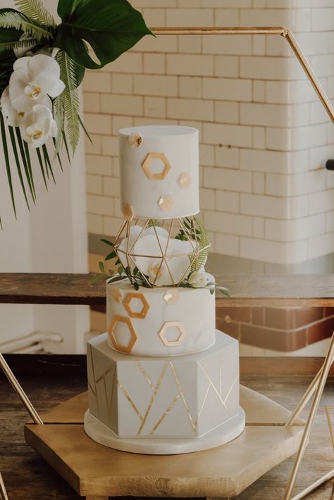 Hexagon Wedding Cake, Geometric Wedding Decor, White And Gold Wedding Cake, Geometric Wedding Cakes, Metallic Wedding Cakes, Geometric Cake, White And Gold Wedding, Hexagon Wedding, Hand Painted Cakes