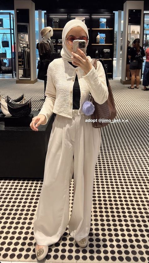 Ootd Baju Cream Hijab, Minimalist Outfit Hijab, Cream Hijab, Mix And Match Outfits Hijab, Outfit Ngampus, Outfit Hijab Casual, Fashion Identity, Simple Casual Outfits, Outfit Korean Style