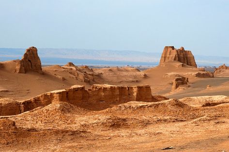 Dasht-e Kavir, Iran. Desert Plateau, Salt Desert, Desert Canyon, Desert Nature, Deserts Of The World, Sand Castles, Iran Travel, Desert Travel, Desert Life