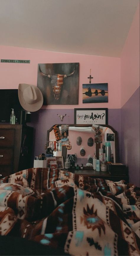 Simple Western Room Decor, Pink Country Bedroom Ideas, Country Themed Bedroom Ideas, Western Room Inspo Small Room, Country Room Decor Bedroom, Country Rustic Bedroom Ideas, Punchy Bedroom, Country Teen Bedroom, Western Room Ideas Bedrooms