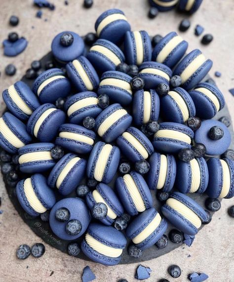 Blue Macrons, Blueberry Macarons, Blue Macaroons, Blue Macaron, Blue Macarons, Blue Desserts, Blue Berries, Blue Things, French Macarons